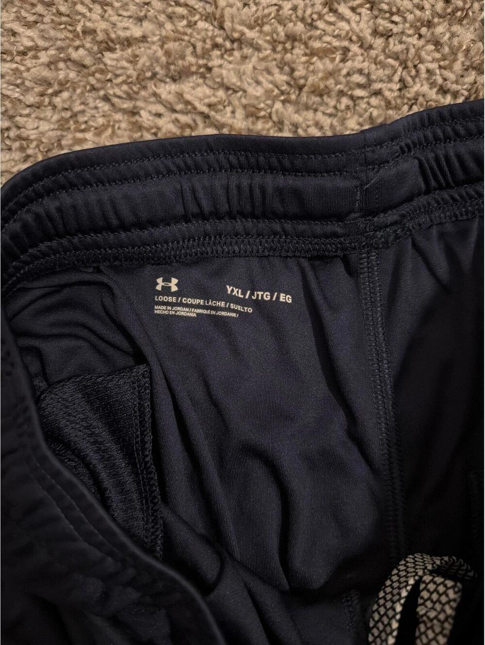 Under Armour Boys Navy Athletic Loose Fit Shorts XL - Picture 2 of 2